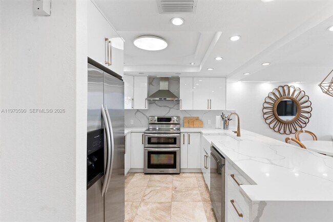 Foto del edificio - 5701 Collins Ave