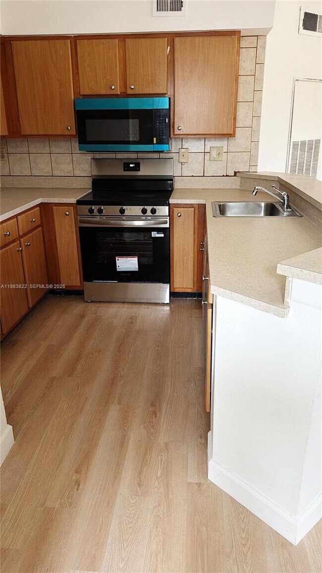 Foto del edificio - 2445 SW 18th Terrace