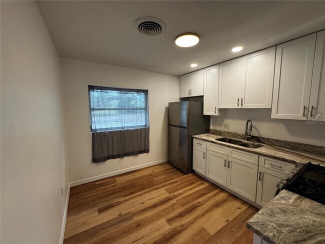 Foto del edificio - 716 McCormack St