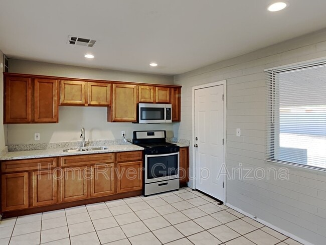 Building Photo - 3801 W Tamarisk Ave