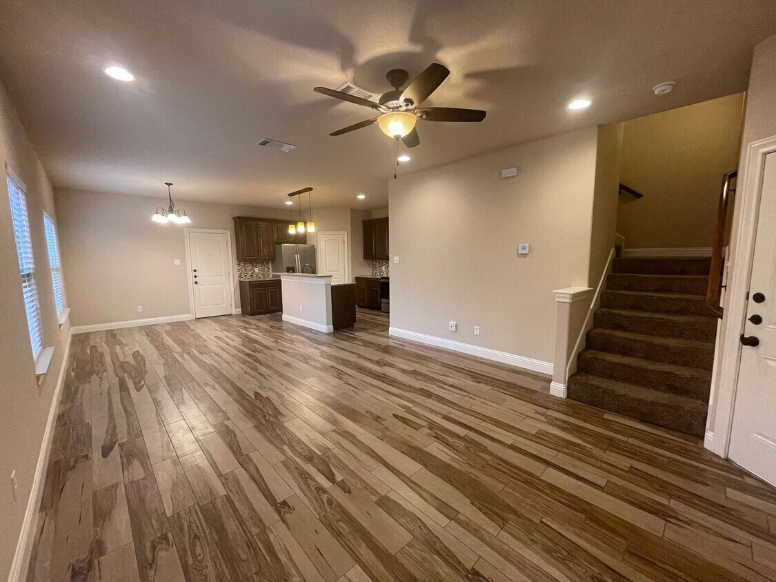 Primary Photo - 3/2.5 Townhome w/ STUNNING Open Floor Plan...
