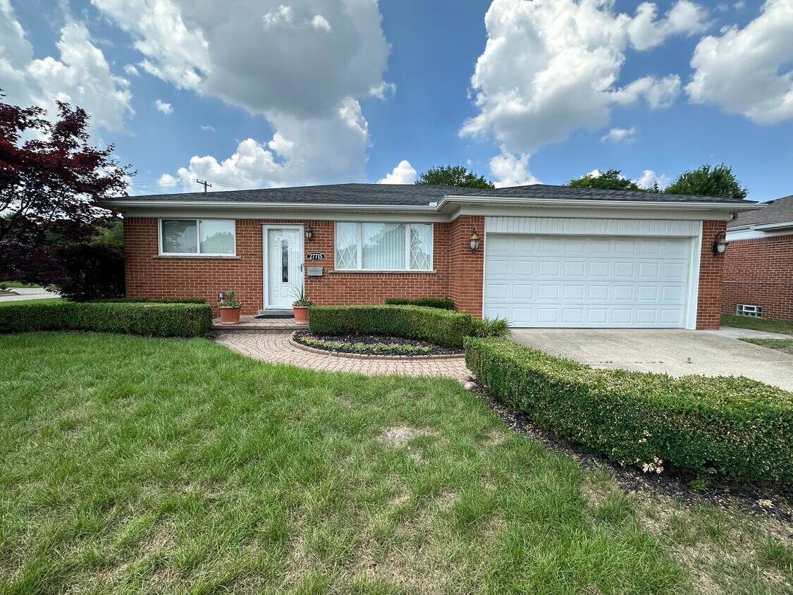 27715 Haverhill Dr, Warren, MI 48092 House Rental in Warren, MI