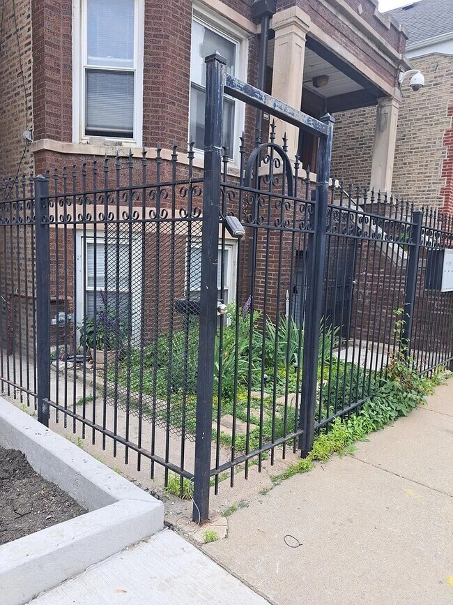 Foto del edificio - 2354 S Whipple St