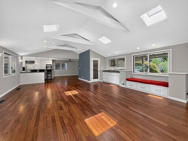 Foto del edificio - Gorgeous Single Level Home with Pool in Alamo Available Now!