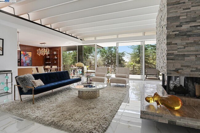 Building Photo - 6624 Saroni Dr