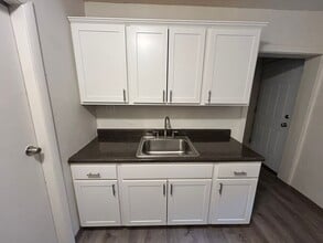 Building Photo - 77 Bates St