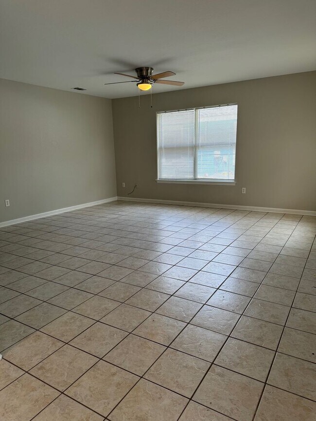 Photo - Conveniently Located Duplex in Crawfordville House