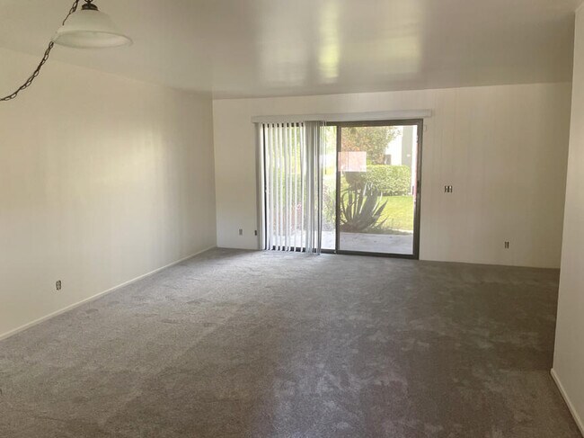 Building Photo - 48978 Desert Flower Dr