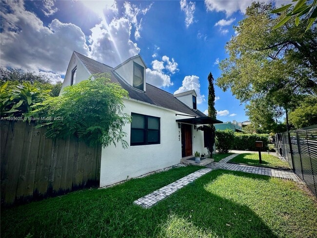 Foto del edificio - 742 NW 50th St