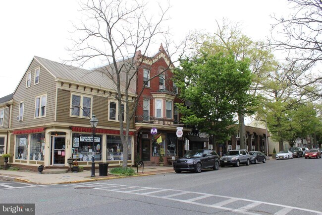 Building Photo - 8 E Church St