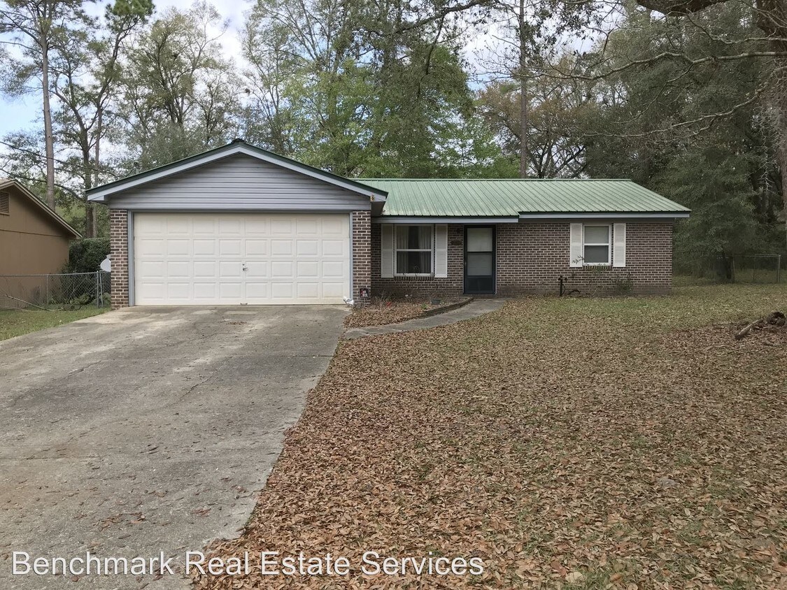 Primary Photo - 4561 Hickory Forest Cir