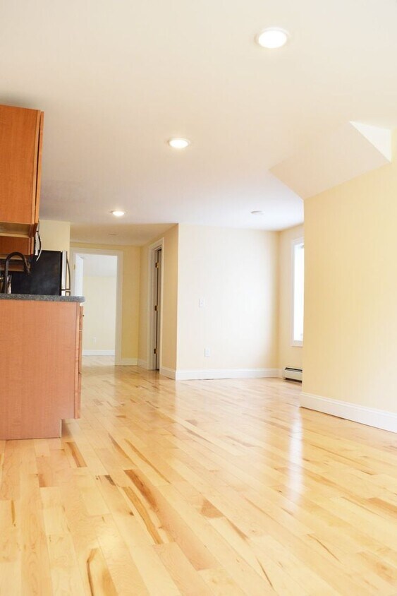 Building Photo - 214 North Ave