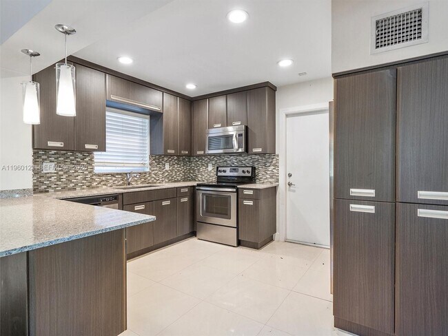 Foto del edificio - 5517 Sardinia St