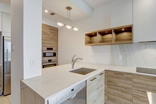 Foto del edificio - 3600 Montrose Blvd