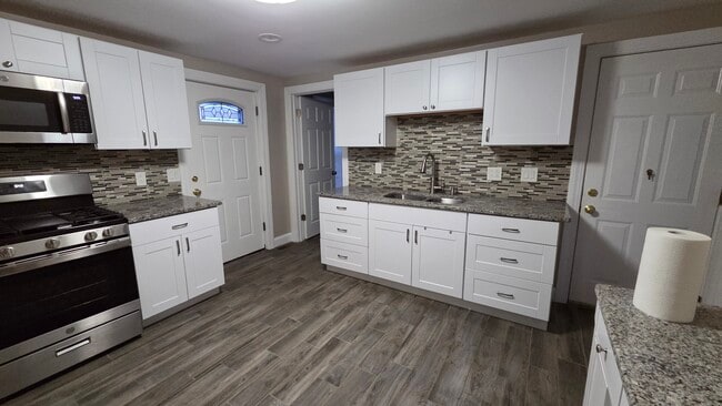 Kitchen - 241 Jackson Ave