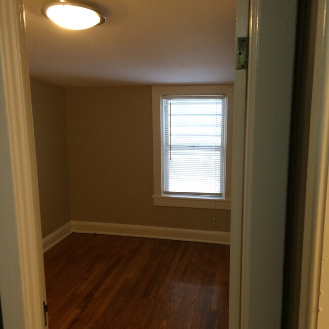 Foto del edificio - 3351 Falls Rd