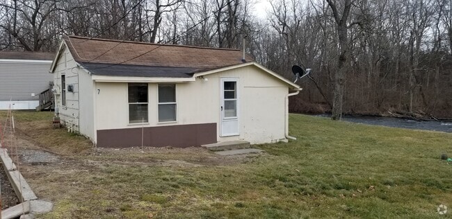 Building Photo - 7 Shoemakers Ln