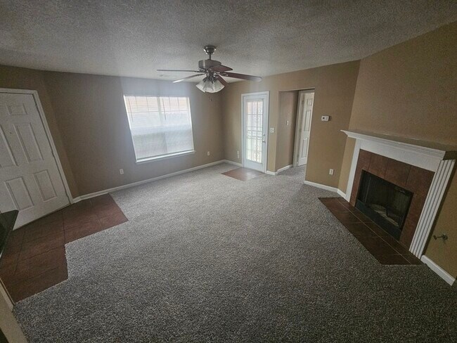 Foto del edificio - 7765 Shadowland Dr