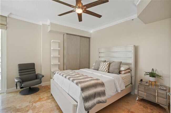 Foto del edificio - 715 Bayshore Dr
