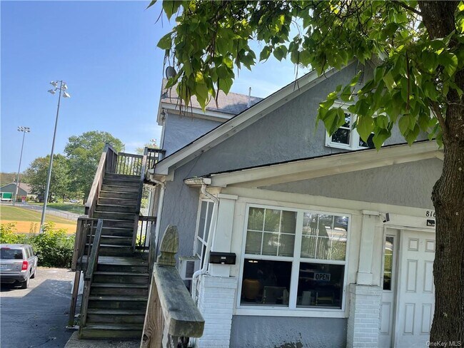 Building Photo - 816 Homestead Ave
