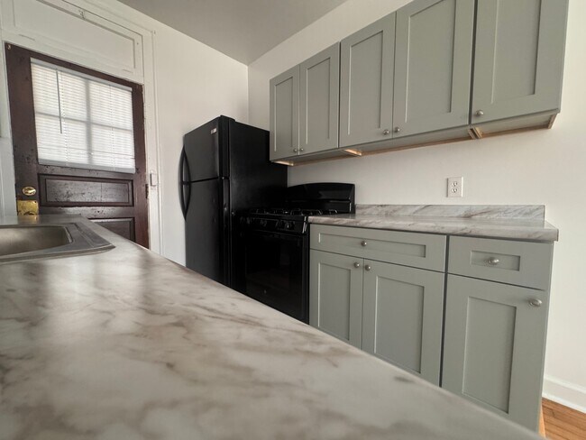 Foto del edificio - 7041 S Constance Ave