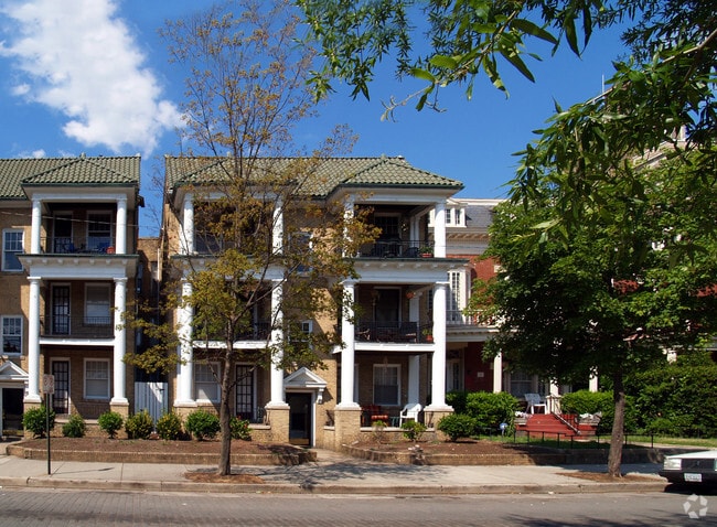 Building Photo - 2516 W Grace St