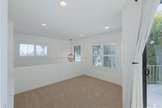 Foto del edificio - 2 Bedroom + 2 Bathroom Condo | The Colony | Oxnard | Unfurnished
