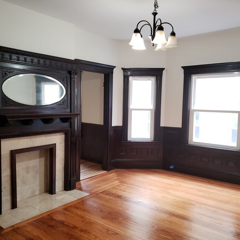 Primary Photo - 33 Tower St