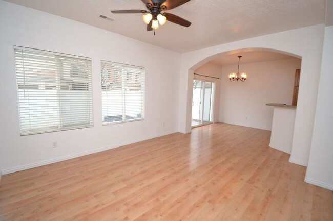 Building Photo - 1562 Vivante Way