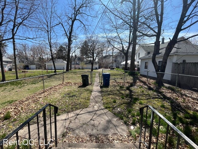 Building Photo - 3 br, 1 bath House - 909 E 14th Street