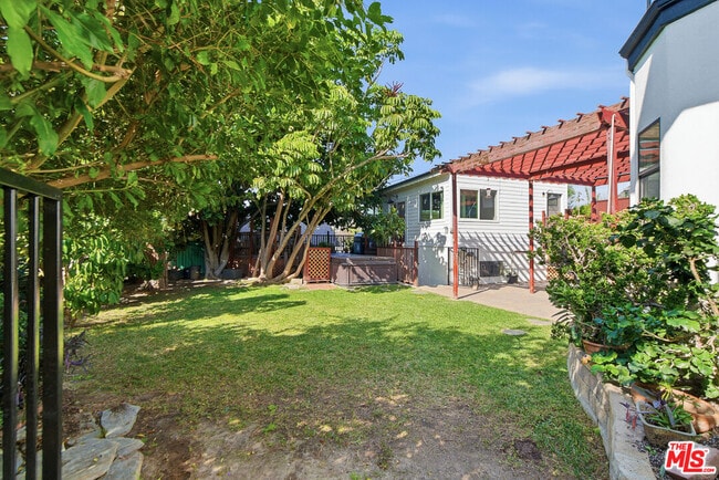 Building Photo - 1301 Angelus Ave