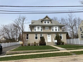 Building Photo - 7 Dewey St