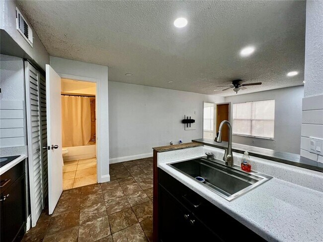 Building Photo - 5701 Gatlin Ave