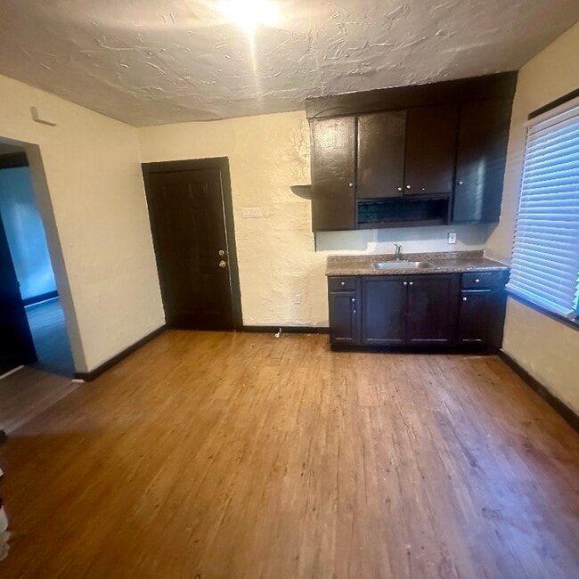 Foto del edificio - 1007 Nathaniel Rd