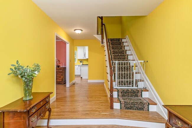 Foto del edificio - 451 River Rd