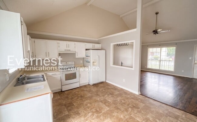 Building Photo - 6825 Brittany Pl