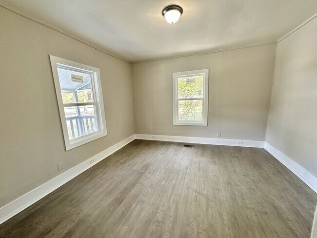 Foto del edificio - 719 Washington Ave SW