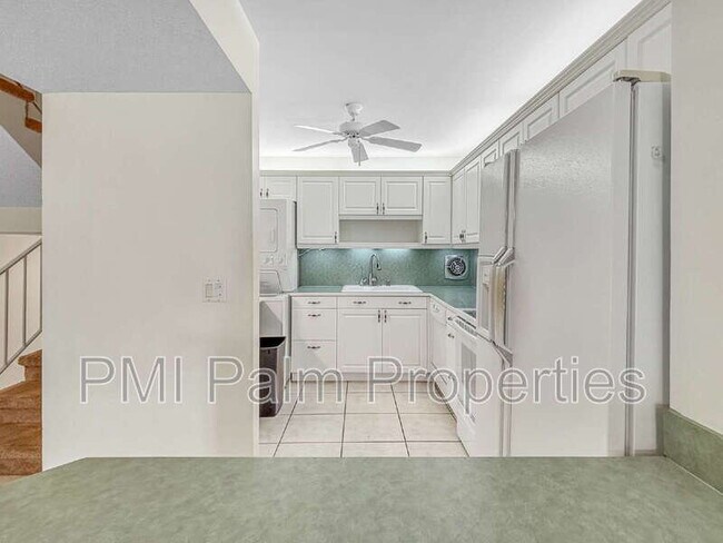 Foto del edificio - 390 Golfview Rd
