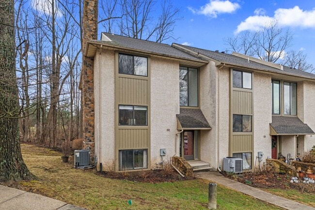 Building Photo - 431 Lynetree Dr