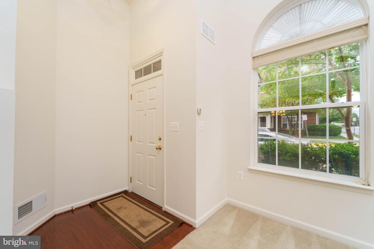 14275 Woven Willow Ln Unit 75, Centreville, VA 20121 Apartment for