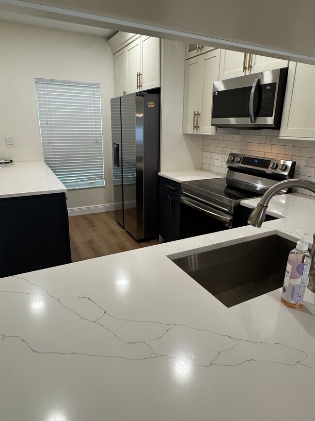 Foto del edificio - 318 Countryside Key Blvd