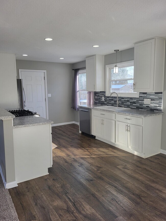 Foto del edificio - 1744 Elmwood Dr