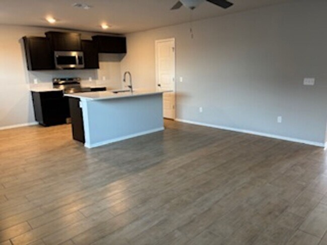 Foto del edificio - First Month Free!