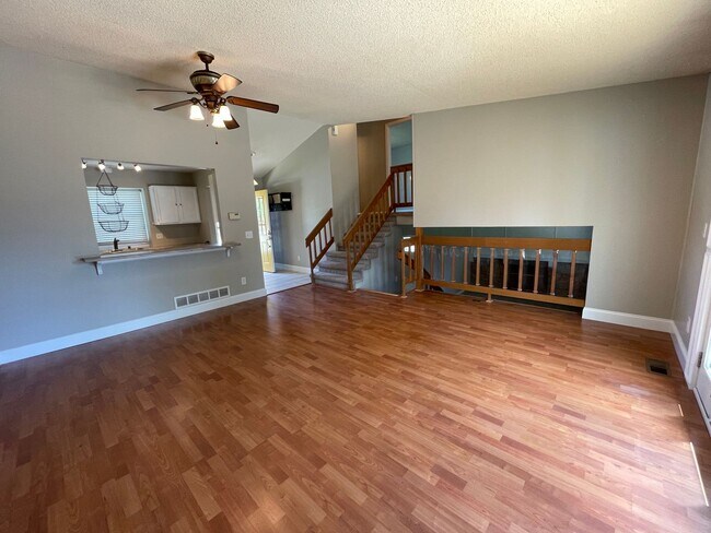 Building Photo - Beautiful Louisville 3 bedroom, 2 bath home