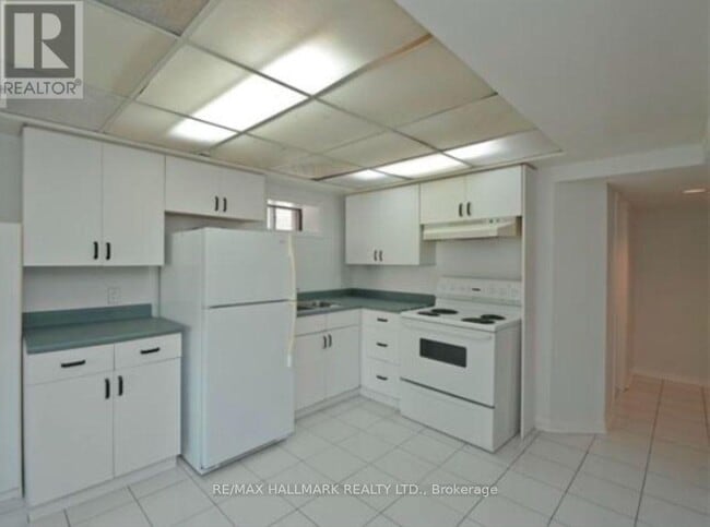 Building Photo - 898 Rambleberry Ave
