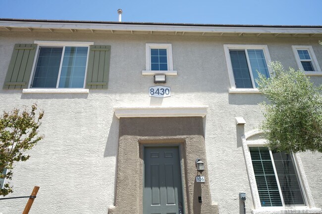Building Photo - SHOWINGS AVAILABLE NOW