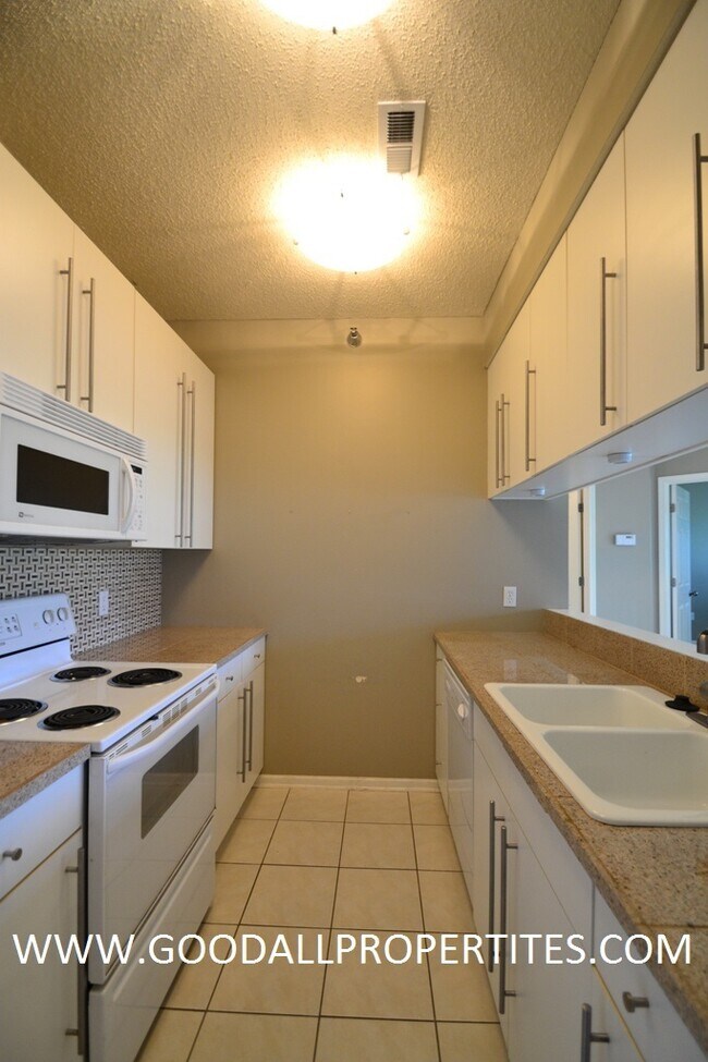 Building Photo - 2 Bedroom, 2 Bath Condo in Waukee