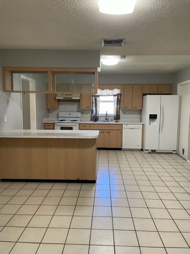 Foto del edificio - 3/2 SFR nearby to Lakefront Park in Saint ...