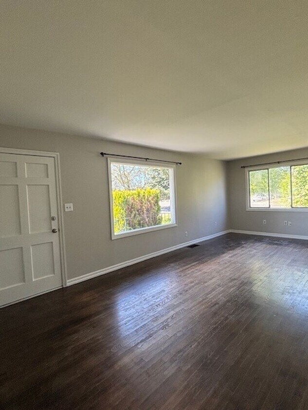 Primary Photo - 2 Bed 2 Bath Home