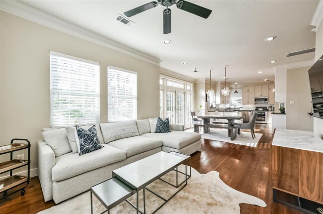 Foto del edificio - 723 E 25th St